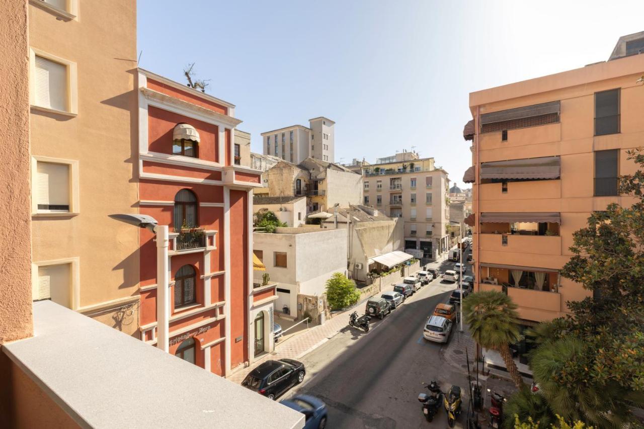 Vittoria'S Luxury Apartment Cagliari Exterior photo